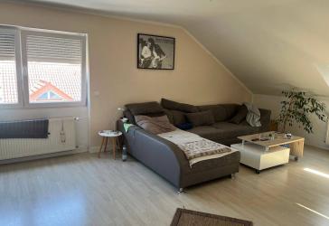 Schöne 2-Zimmer Dachgeschoss Wohnung in FT-Eppsten mit Möbel