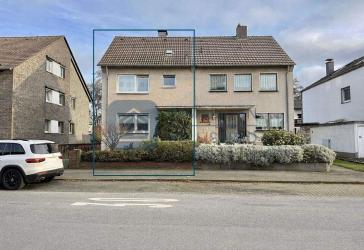 Doppelhaushälfte mit großem Garten und eigener Garage im Herzen von Langenfeld