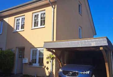 Reihenendhaus mit großem Keller, ausgebautem Dachgeschoss und Carport – provisionsfrei