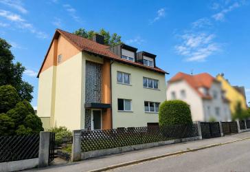 Stilvolles Zweifamilienhaus mit 218m² auf großzügigem Grundstück mit ca. 1.484 m²