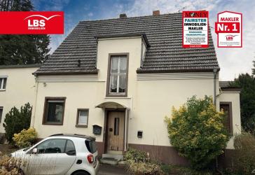 4-Familienhaus sanierungsbedürftig in Langenfeld mit 4.409m² Grdst.