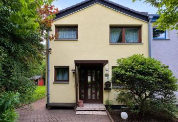 Reihenendhaus mit schönem Garten und Garage in ruhiger Lage von Lohfelden