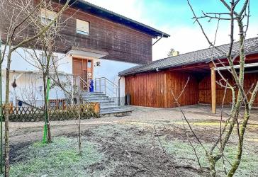Viel Platz für Familie, Generationen oder Vermietung - Zweifamilienhaus mit Garten