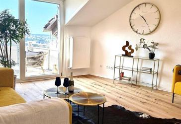 Sofort beziehbare 4-Zi-ETW mit einzigartg. Turmzimmer & traumhaftem Panoramablick. Provisionsfrei!