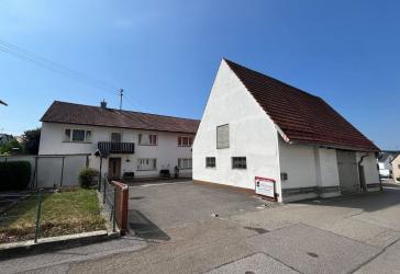 Wohnhaus mit Grundstück, Garage und Nebengebäude