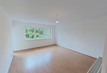 **Frisch renoviert** Geräumige 3-Zimmer-Wohnung mit EBK und BALKON