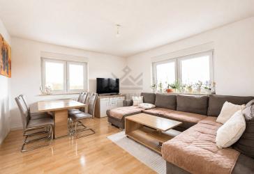 * Lichtdurchflutete 4-Zimmer-Wohnung in zentraler Lage von Neu-Ulm - umfangreich modernisiert und gepflegt*