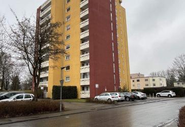 Modern geschnittene 3,5-Zimmer-Hochhauswohnung mit Aussicht