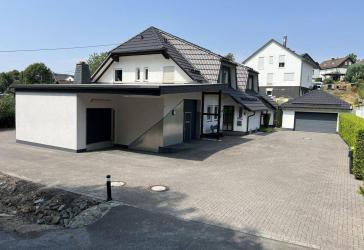 Großzügiges EFH mit 301 m², Gästewohnung, Werkstatt, Heimkino & 1.047 m² Grundstück