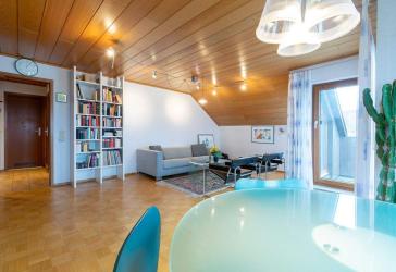 Stadtnahe 3 ½ -Zimmer-Dachgeschosswohnung mit Weitblick