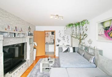 ! IDEAL FÜR WERTBEWUSSTE KAPITALANLEGER ! 2-Zi-DG-Whg. mit Südloggia in ruhiger, zentrumsnaher Lage