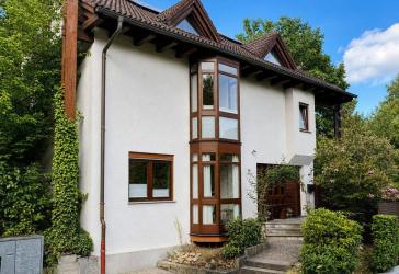 Großzügiges, hochwertig modernisiertes Einfamilienhaus bei Würzburg - 285 m², PV & Wärmepumpe