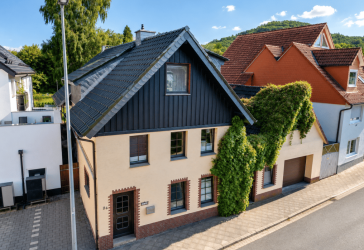***Großzügiges Einfamilienhaus mit Wintergarten, Kamin und vielseitigen Nutzungsmöglichkeiten***