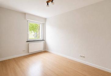 Erstbezug nach Renovierung: 5 WG-Zimmer mit neuer Küche & Südbalkon - einzeln oder als komplette WG