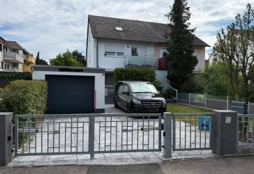 Gepflegte Doppelhaushälfte mit großer Terrasse, Balkon, Garage und Werkstatt in Nürnberg-Neukatzwang