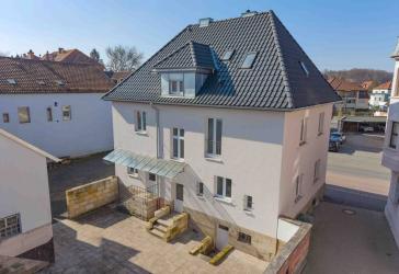 Modernisiertes Stadthaus mit großem Nebengebäude in Coburger Innenstadtlage