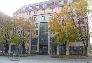 Tolle 4.RW. mit Dachterrasse, Gäste-Bad, TG. u.v.m. direkt an der Kreuzkirche zu vermieten!