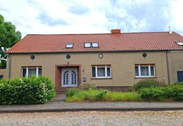 Zweifamilienhaus mit großer Scheune, Stallungen und Wiese! Holzvergaser- und Gasheizung.