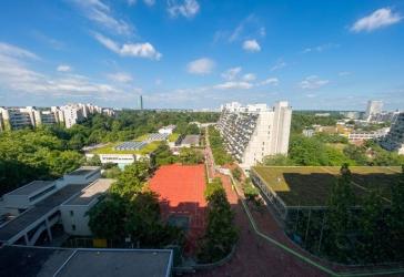 Investmentchance im Olympischen Dorf: Leerstehende 2-Zimmer-Wohnung mit West-Loggia *PROVISIONSFREI*