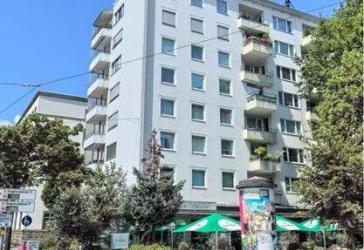 großzügig wohnen am Ettlinger Tor: 4 Zimmer mit Balkon und Aufzug