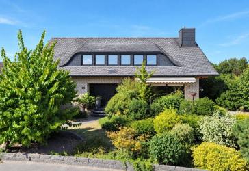 großzügiges Einfamilienhaus mit Garage und schönem Garten in Salzkotten Oberntudorf