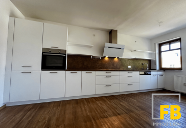 Großzügige 4-Zimmer-Wohnung mit Loggia und Tiefgaragenstellplatz – Wohnen in der Innenstadt von Fulda