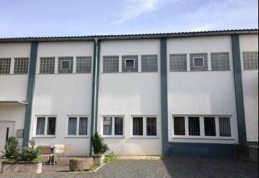 Büro ca. 100 m² in Weidhausen ** nach Absprache ** zzgl. Halle oder getrennt ** Parkplätze **