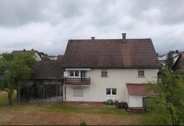 Viel Platz für Ihre Ideen: Sanierungsbedürftiges Einfamilienhaus in Mantel