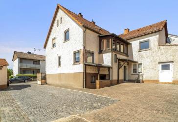 Großzügiges Wohnhaus mit viel Platz, Garten und vielseitigem Potenzial