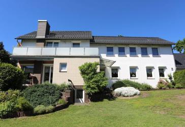 Familienfreundliches Wohnhaus mit Nebengebäude auf großem Grundstück