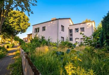 Großzügiges Wohnhaus mit Einliegerwohnungen u. Garten - ideal für Mehrgenerationen oder Vermietung