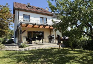 Komplett saniertes Doppelhaus, sehr ruhig gelegen