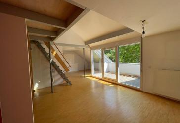 Lichtdurchflutete 3,5-Zi.-Maisonettewohnung mit Galerie und Loggia in ruhiger Lage von Malterdingen
