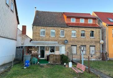Keine Käuferprovision; Einfamilienhaus mit Anbau, Nebengebäude und Garten