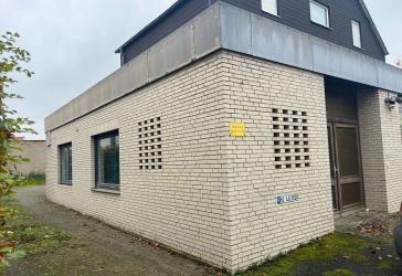 Moderner Gebäudekomplex mit 3 Wohnungen + Gewerbe zum sanieren - 12,5% Rendite möglich