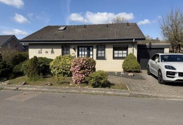 Freistehendes Einfamilienhaus mit Wintergarten u. Garage in Xanten-Hochbruch