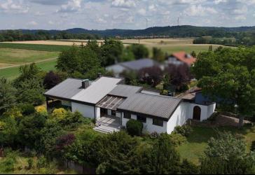 Architekten-Juwel mit Fernblick: Großzügiges Wohnen & Wellness auf 1.782 m² Traumgrundstück