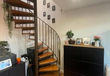 Moderne 2-Zimmer-Maisonnette-Wohnung im Dachgeschoss