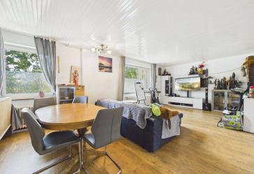 Potenzial in Top-Lage: Großzügige 3-Zimmer-Wohnung mit Balkon