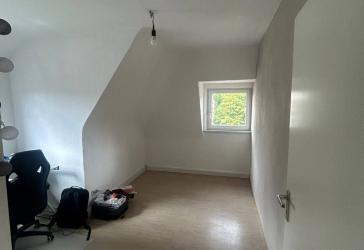 Gut-gelegenes WG Zimmer in großer 2er WG. Frei ab November