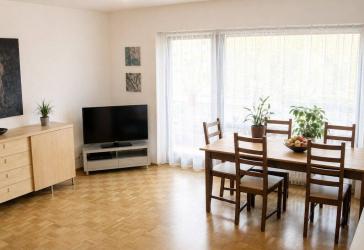 Renovierte 4-Zimmer-Wohnung mit Balkon in Neuhausen