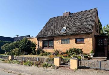 Familienfreundliches Einfamilienhaus mit Garten, Garage und viel Stauraum