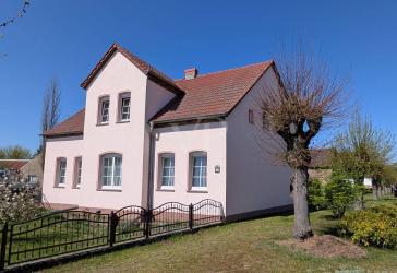 Großzügiges Familienhaus mit vielseitigen Möglichkeiten