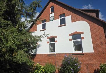 Isernhagen NB - Erstbezug nach Modernisierung - Helle 4-Zimmer-Wohnung im 2. OG mit Keller in kleiner Wohneinheit