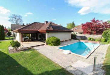 Familienfreundliches Zuhause mit großem Garten, Pool und Potenzial in ruhiger Lage von Gröbenzell!