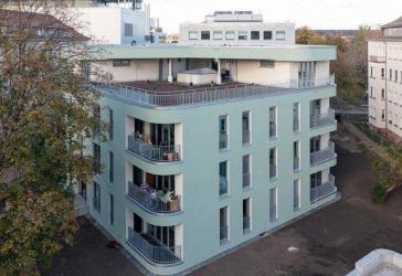 Ab sofort!! Tolle 4-Raum-Wohnung mit hochwertiger Ausstattung, Einbauküche und Balkon!