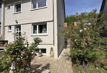 Doppelhaushälfte in ruhiger, sonniger Ortsrandlage