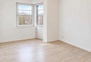 Modernisierte Altbauwohnung mit zwei Balkonen & Gartenmitnutzung