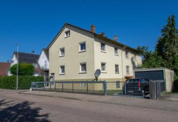 Gepflegte Doppelhaushälfte mit Garage in zentraler Lage von Kleinglattbach