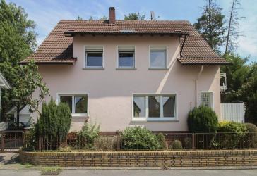 Viel Platz für Generationen - Zweifamilienhaus mit Garten & großem Potenzial in Bad Homburg
